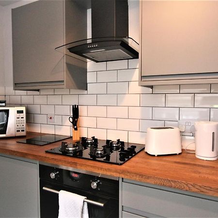 Nelson By The Docks Serviced Apartments By Roomsbooked Gloucester Exterior foto