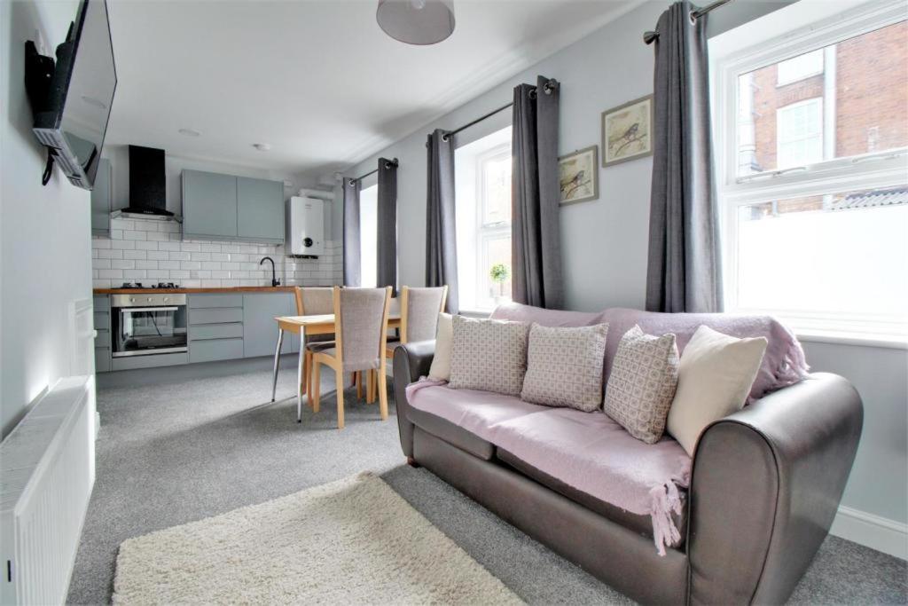 Nelson By The Docks Serviced Apartments By Roomsbooked Gloucester Exterior foto